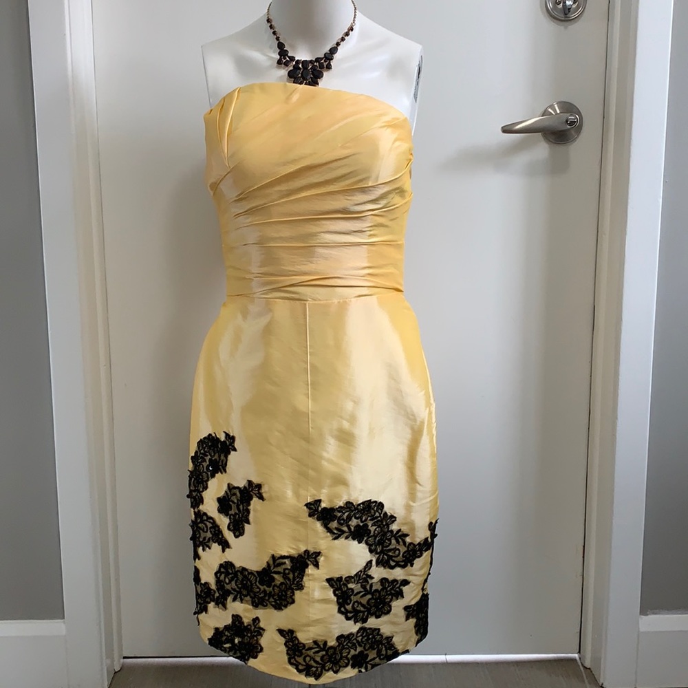 Strapless yellow dress with lace Appliqué
